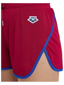 Shorts in Rot