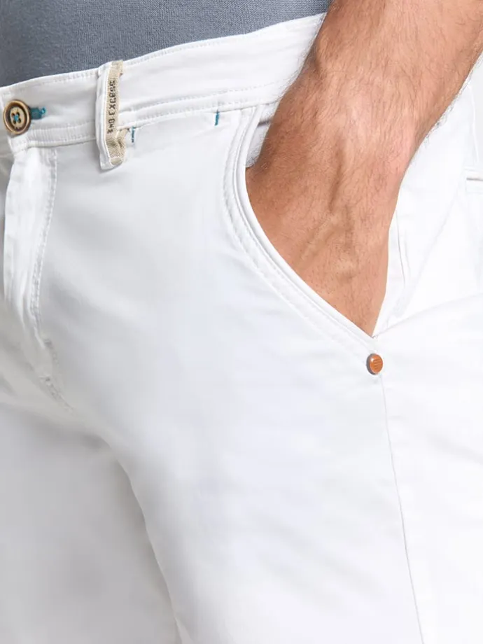 Shorts in Weiß