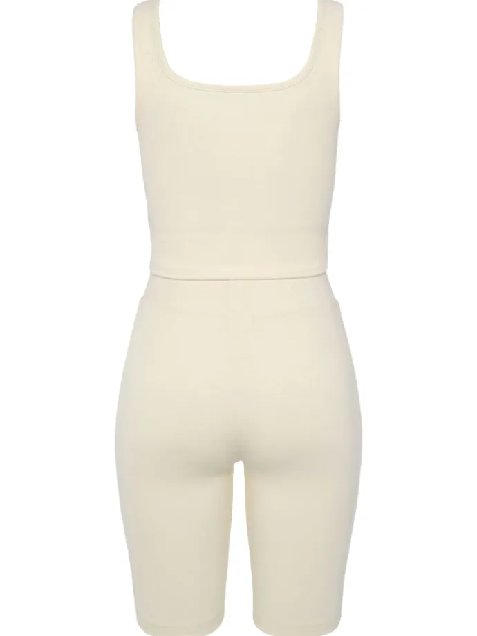 Shorty in beige