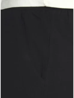 Shorty in schwarz-weiß