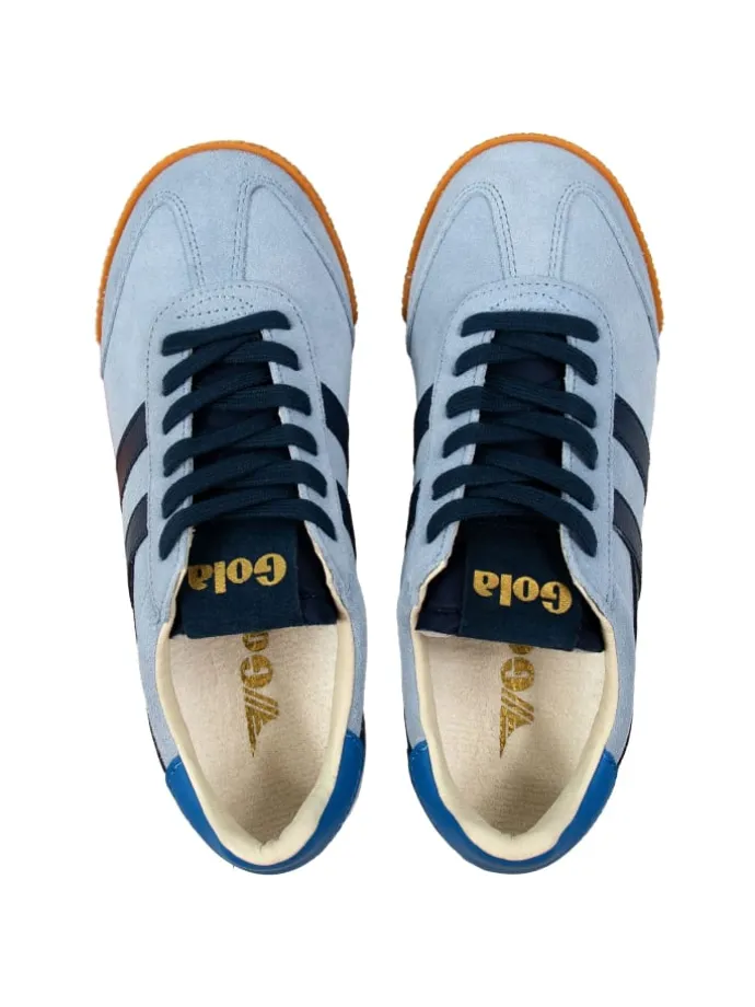 Sneaker in Hellblau