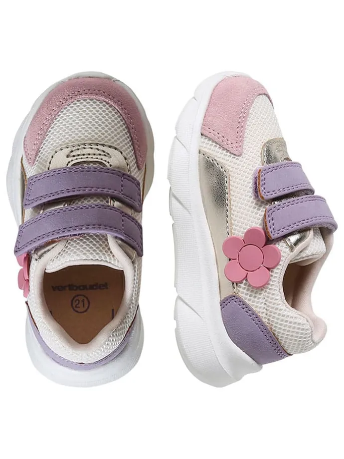 Sneakers in Bunt