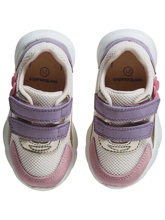 Sneakers in Bunt