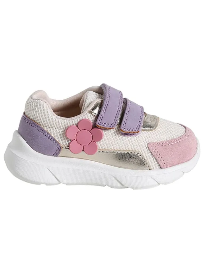 Sneakers in Bunt