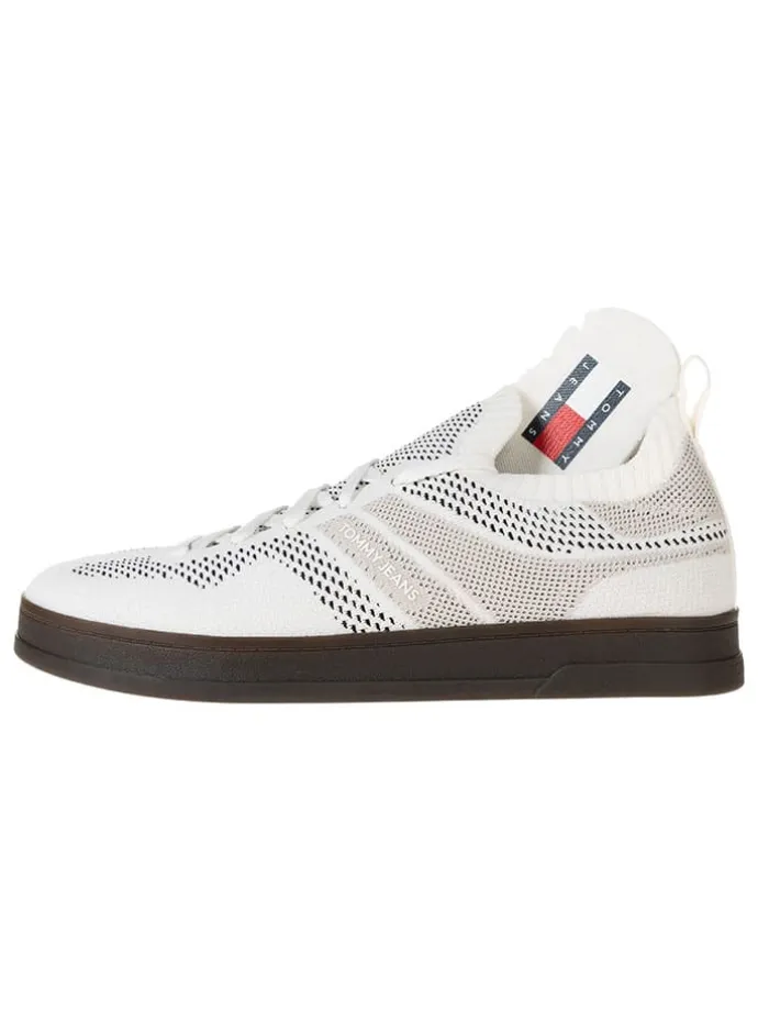 Sneakers in Creme