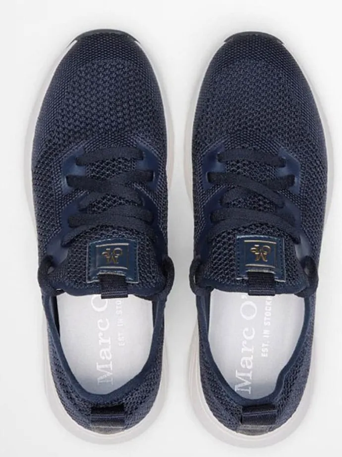 Sneakers in Dunkelblau