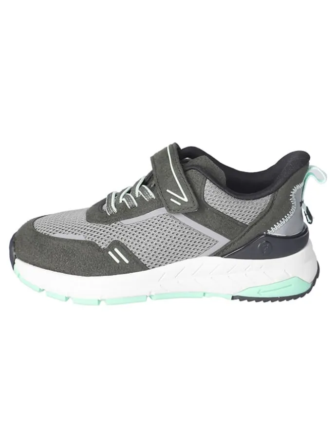 Sneakers in Grau