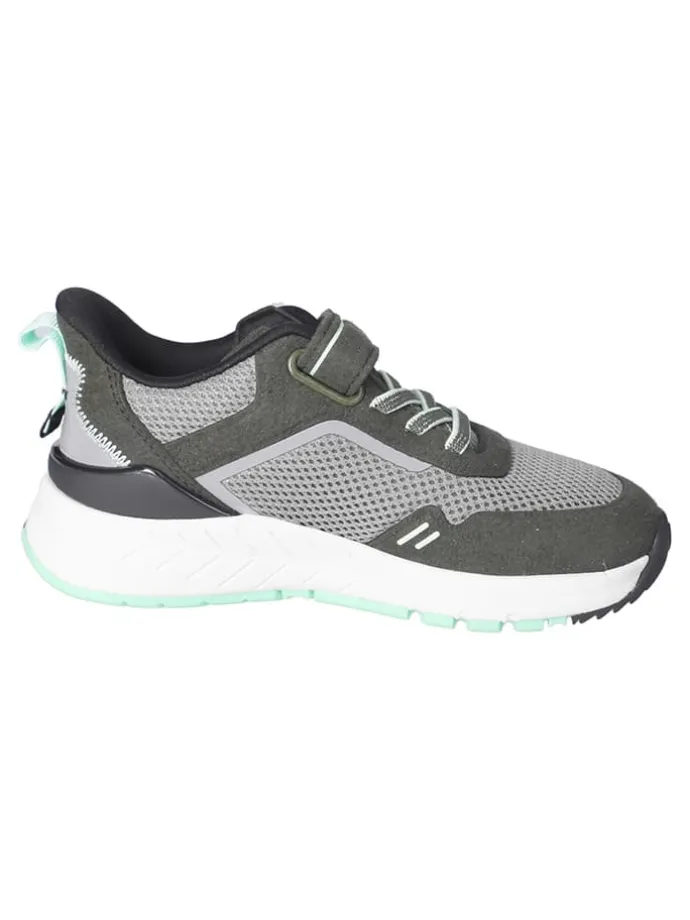 Sneakers in Grau