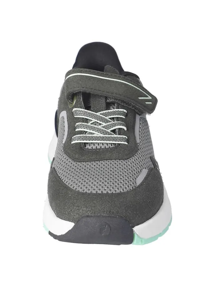 Sneakers in Grau