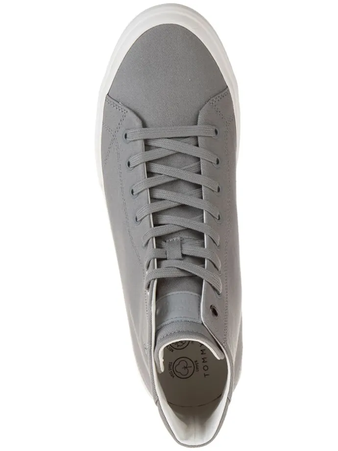 Sneakers in Grau