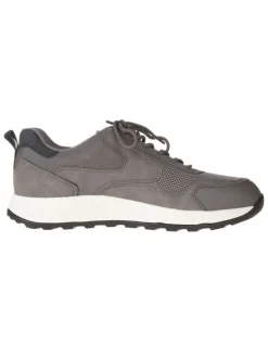 Sneakers in Grau
