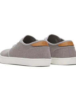 Sneakers in Grau