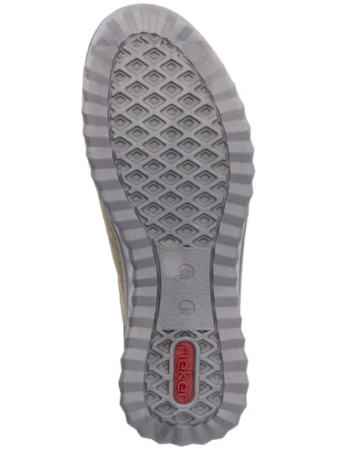 Sneakers in Khaki