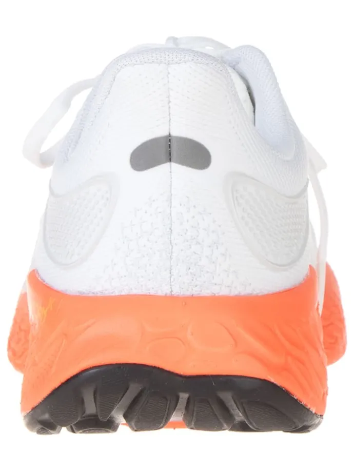 Sportschuhe in Weiß