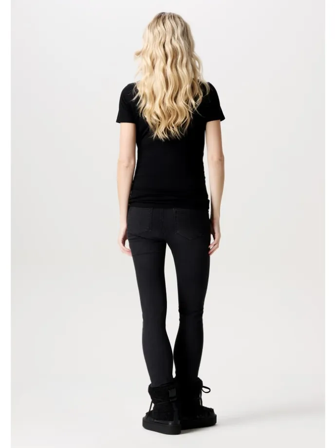Still-Shirt Banu in Black