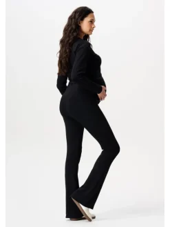 Still-Shirt Leela in Black