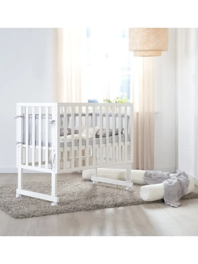 Stuben- & Beistellbett 3in1 weiß + Matratze, Mesh-Nestchen & Barriere