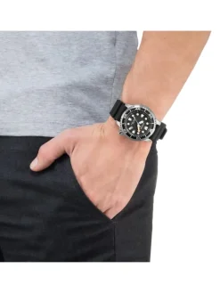 Uhr in Schwarz