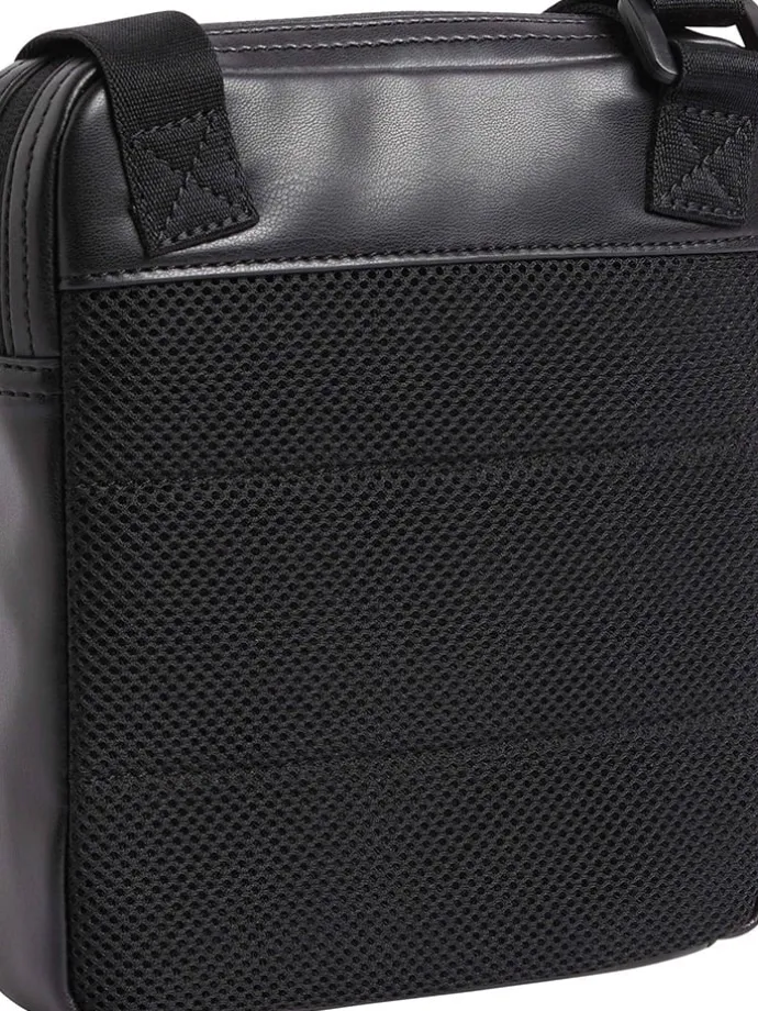 Umhängetasche in Schwarz - (B)18,5 x (H)21,5 x (T)4 cm