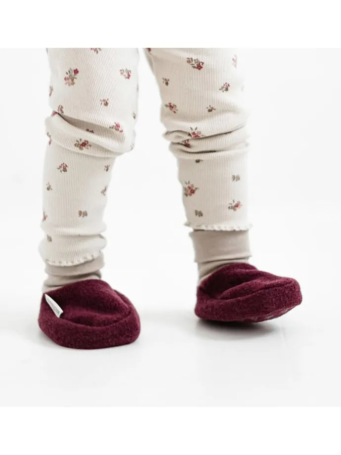 Wollwalk-Babyschühchen in Beere